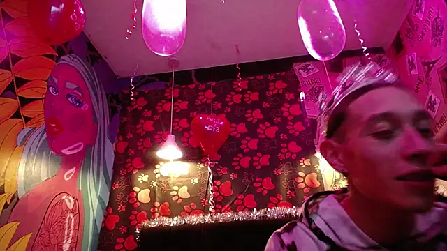 Snapshot of SimonAndJocelyn chatting on 02/13/25, 07:21 SimonAndJocelyn online show from 02/13/25, 07:21