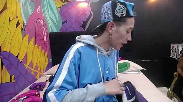 Snapshot of SimonAndJocelyn chatting on 02/20/25, 10:59 SimonAndJocelyn online show from 02/20/25, 10:59