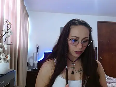Snapshot of AloLovely_ chatting on 04/01/26, 11:02 AloLovely online show from 04/01/26, 11:02