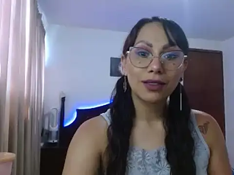 Snapshot of AloLovely_ chatting on 04/14/26, 07:31 AloLovely online show from 04/14/26, 07:31