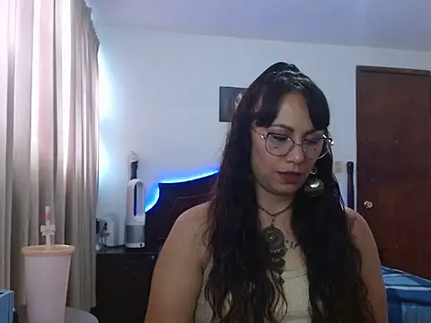 Snapshot of AloLovely_ chatting on 04/15/26, 07:58 AloLovely online show from 04/15/26, 07:58