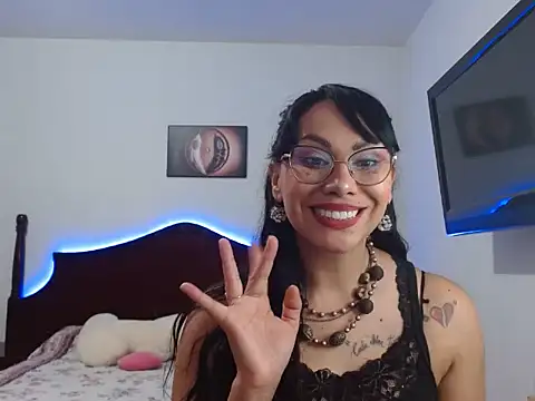 Snapshot of AloLovely_ chatting on 05/06/26, 11:54 AloLovely online show from 05/06/26, 11:54