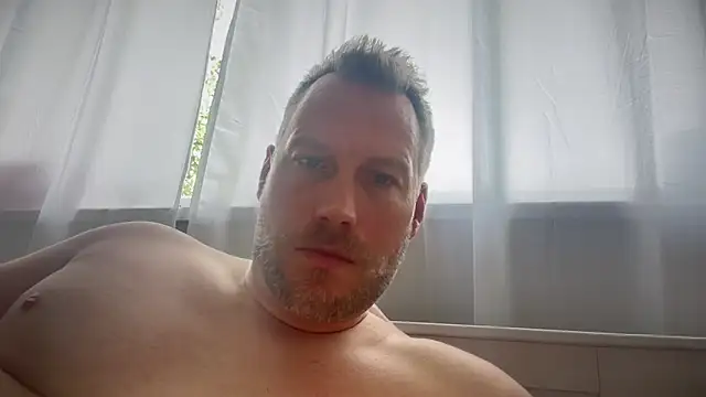 Snapshot of Christian87xxx chatting on 09/20/25, 08:04 Christian87xxx online show from 09/20/25, 08:04