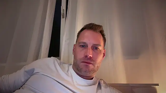 Snapshot of Christian87xxx chatting on 09/26/25, 05:39 Christian87xxx online show from 09/26/25, 05:39