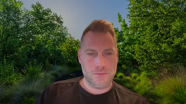 Snapshot of Christian87xxx chatting on 11/12/25, 06:58 Christian87xxx online show from 11/12/25, 06:58