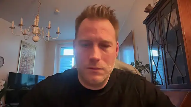 Snapshot of Christian87xxx chatting on 12/16/25, 07:35 Christian87xxx online show from 12/16/25, 07:35