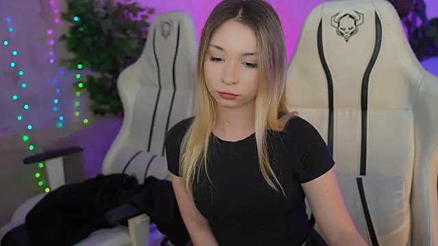 Snapshot of Emma_Rose_69 chatting on 03/21/25, 11:34 Emma Rose 69 online show from 03/21/25, 11:34