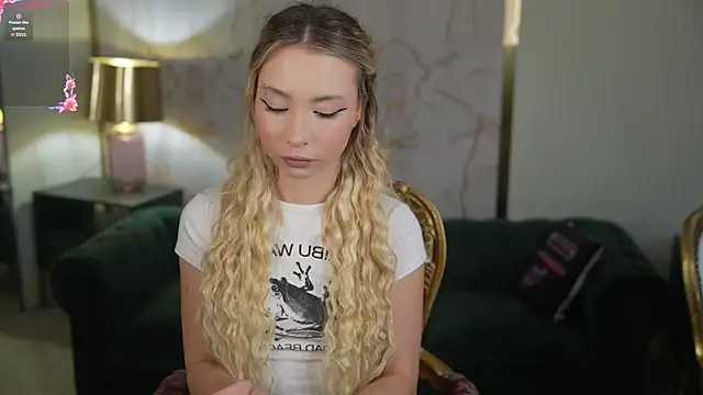 Snapshot of Emma_Rose_69 chatting on 04/09/26, 10:53 Emma Rose 69 online show from 04/09/26, 10:53