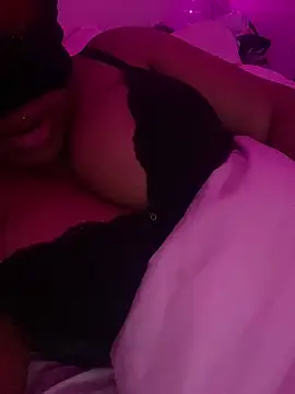 Snapshot of DaniJohnson chatting on 02/05/25, 10:33 DaniJohnson online show from 02/05/25, 10:33