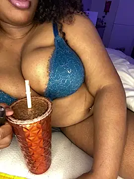 Snapshot of DaniJohnson chatting on 02/20/25, 11:32 DaniJohnson online show from 02/20/25, 11:32