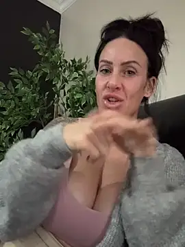Snapshot of goddess-harper chatting on 12/18/25, 11:16 goddess-harper online show from 12/18/25, 11:16
