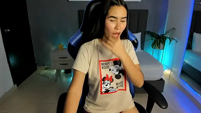 alessia leroy online show from 03/17/25, 07:26