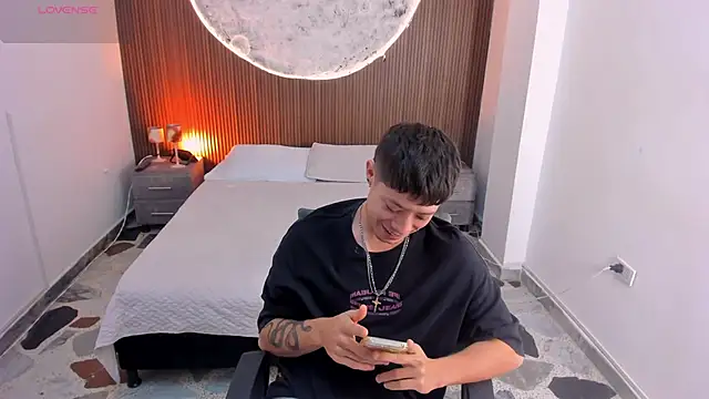 marcuscollins1  online show from 04/24/26, 02:52