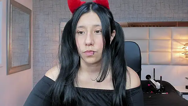 Nohemi louse online show from 10/14/25, 07:14