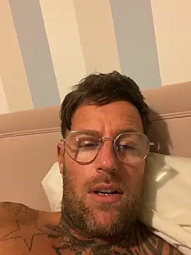 Snapshot of Jamesdeanmcqueen chatting on 01/29/25, 07:11 Jamesdeanmcqueen online show from 01/29/25, 07:11