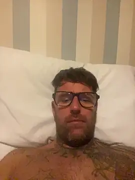 Snapshot of Jamesdeanmcqueen chatting on 11/03/25, 06:31 Jamesdeanmcqueen online show from 11/03/25, 06:31