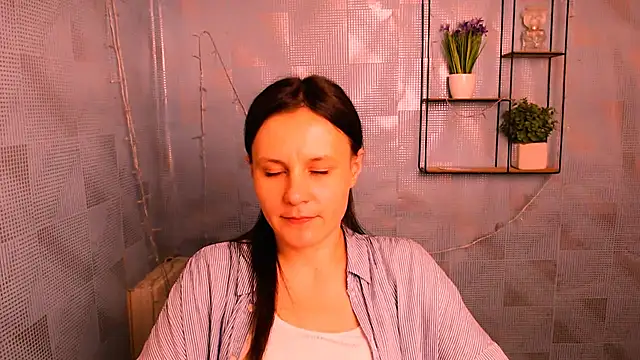 Snapshot of ValeriaHeart_ chatting on 02/04/25, 12:44 ValeriaHeart online show from 02/04/25, 12:44