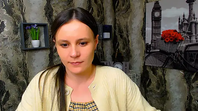 Snapshot of ValeriaHeart_ chatting on 03/05/25, 12:44 ValeriaHeart online show from 03/05/25, 12:44