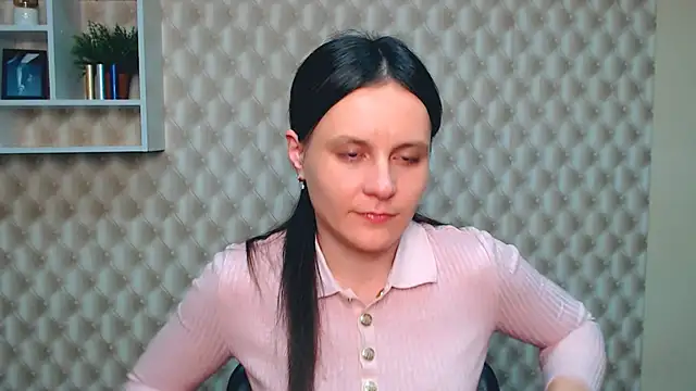 Snapshot of ValeriaHeart_ chatting on 03/08/25, 02:08 ValeriaHeart online show from 03/08/25, 02:08