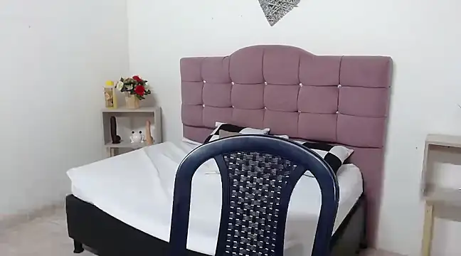 Snapshot of CanelaFierce chatting on 03/20/25, 01:04 CanelaFierce online show from 03/20/25, 01:04