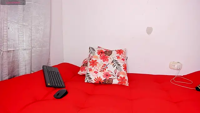 Snapshot of curly_sweett1 chatting on 02/18/25, 03:21 curly sweett1 online show from 02/18/25, 03:21