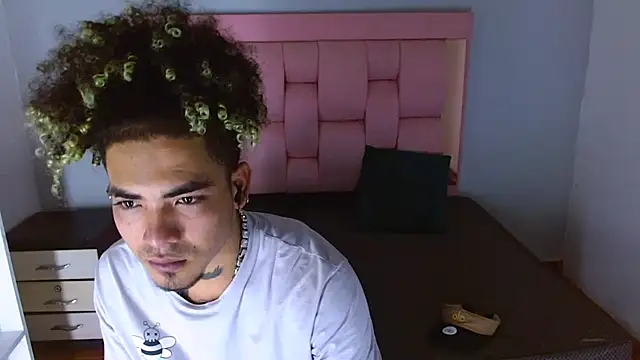 LihanJor 23 online show from 12/17/25, 06:36