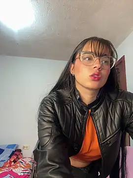 Snapshot of megan_cl chatting on 03/11/25, 11:04 megan cl online show from 03/11/25, 11:04