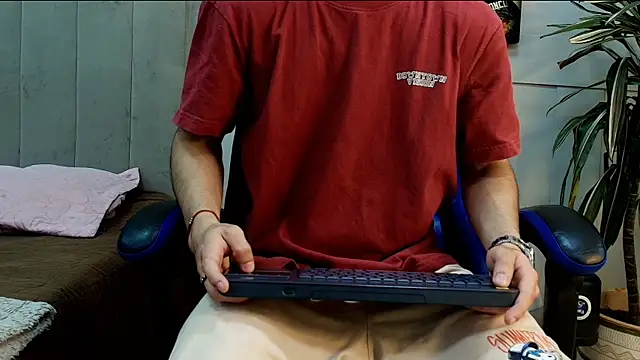Snapshot of roan_birkin chatting on 05/25/26, 07:53 roan birkin online show from 05/25/26, 07:53