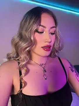 Snapshot of Lally_Valencia__ chatting on 11/13/25, 07:18 Lally Valencia online show from 11/13/25, 07:18