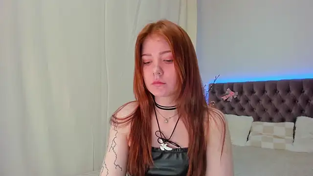 Snapshot of Ella_Mayers chatting on 03/14/25, 12:43 Ella Mayers online show from 03/14/25, 12:43