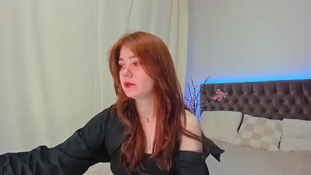 Snapshot of Ella_Mayers chatting on 03/15/25, 09:16 Ella Mayers online show from 03/15/25, 09:16