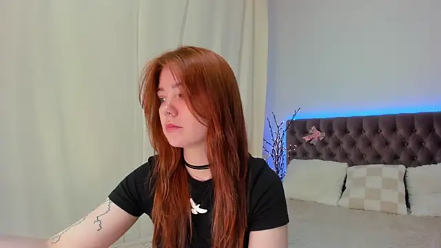 Snapshot of Ella_Mayers chatting on 03/17/25, 12:41 Ella Mayers online show from 03/17/25, 12:41