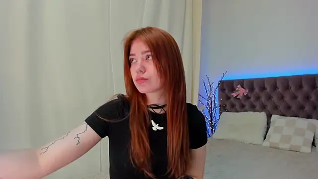 Snapshot of Ella_Mayers chatting on 03/20/25, 12:19 Ella Mayers online show from 03/20/25, 12:19