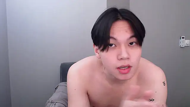 Snapshot of just_gay_ chatting on 02/25/25, 09:24 just gay online show from 02/25/25, 09:24