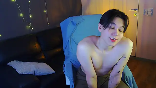 Snapshot of just_gay_ chatting on 02/26/25, 10:42 just gay online show from 02/26/25, 10:42