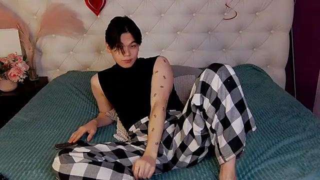 Snapshot of just_gay_ chatting on 02/28/25, 01:36 just gay online show from 02/28/25, 01:36