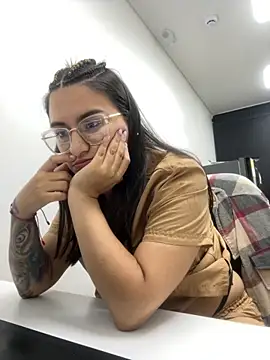 Snapshot of Emma_Giraldo chatting on 10/05/25, 03:10 Emma Giraldo online show from 10/05/25, 03:10