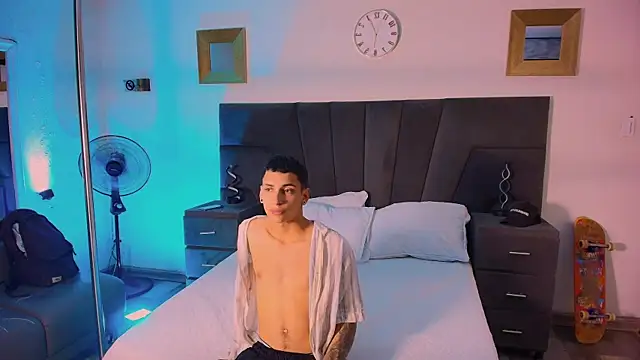 JhoanLeandro online show from 02/05/25, 04:06