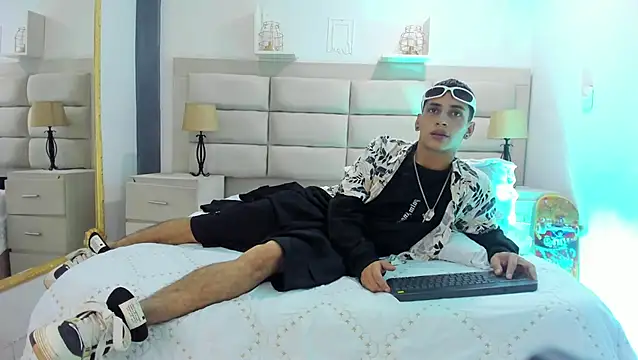 JhoanLeandro online show from 02/07/25, 04:16