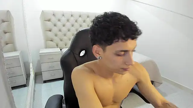 JhoanLeandro online show from 10/30/25, 05:20