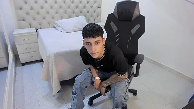 Snapshot of JhoanLeandro chatting on 01/06/26, 05:44 JhoanLeandro online show from 01/06/26, 05:44