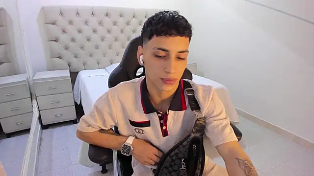 Snapshot of JhoanLeandro chatting on 01/10/26, 04:25 JhoanLeandro online show from 01/10/26, 04:25