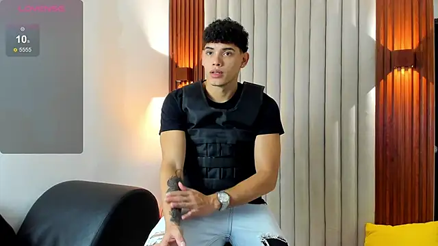 Snapshot of Justin_mack chatting on 10/31/25, 11:44 Justin mack online show from 10/31/25, 11:44