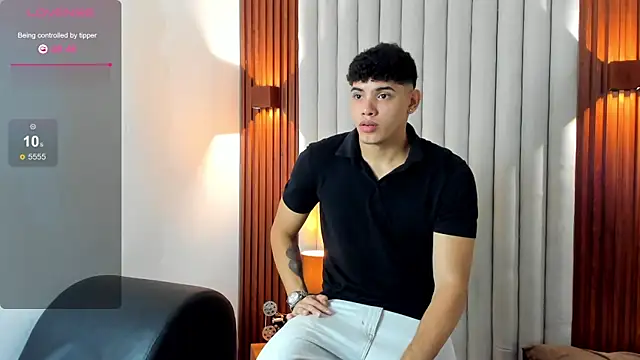 Snapshot of Justin_mack chatting on 11/18/25, 11:36 Justin mack online show from 11/18/25, 11:36