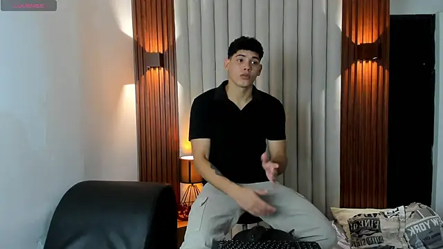 Snapshot of Justin_mack chatting on 12/17/25, 08:26 Justin mack online show from 12/17/25, 08:26