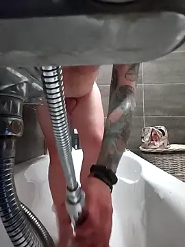 Snapshot of bouraktom6 chatting on 10/31/25, 08:43 bouraktom6 online show from 10/31/25, 08:43