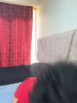 Snapshot of leahaltomm chatting on 02/06/25, 01:32 leahaltomm online show from 02/06/25, 01:32