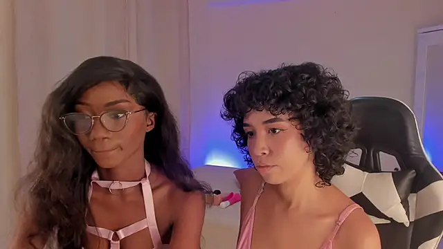 Snapshot of leahaltomm chatting on 02/15/25, 07:50 leahaltomm online show from 02/15/25, 07:50