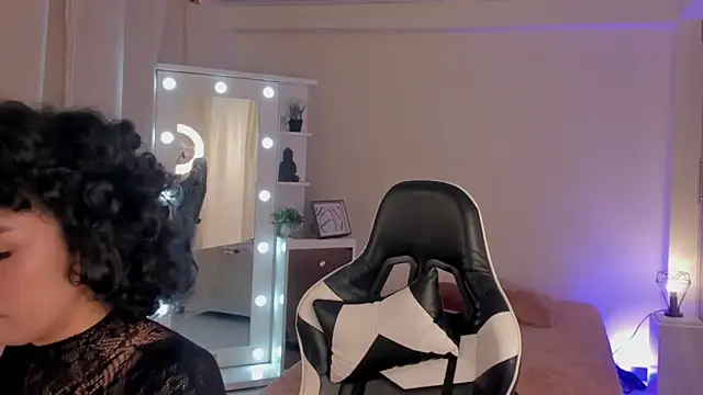 Snapshot of leahaltomm chatting on 03/15/25, 08:21 leahaltomm online show from 03/15/25, 08:21