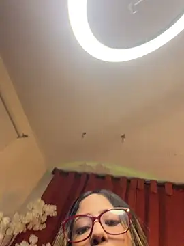 vicky bass online show from 12/04/25, 04:55